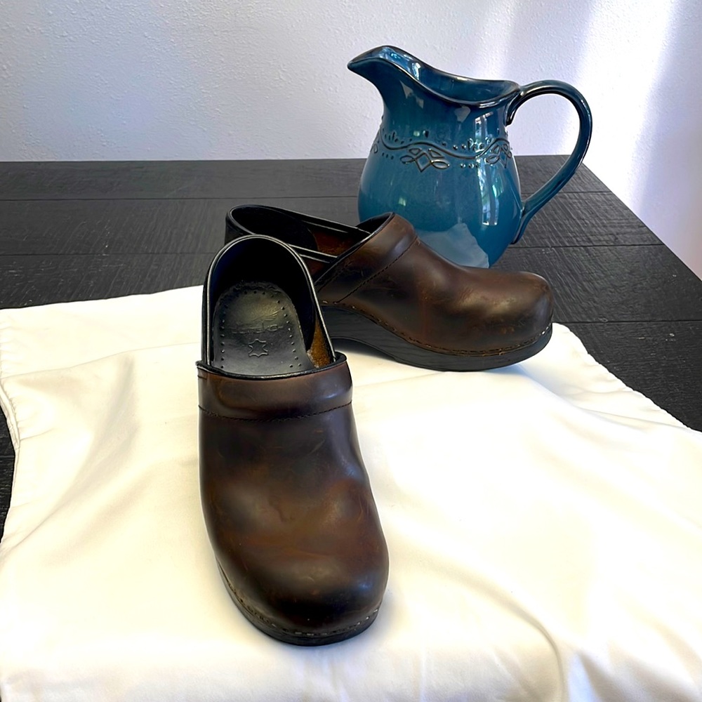 Dansko Women’s Clogs Size 41 Brown Leather GUC